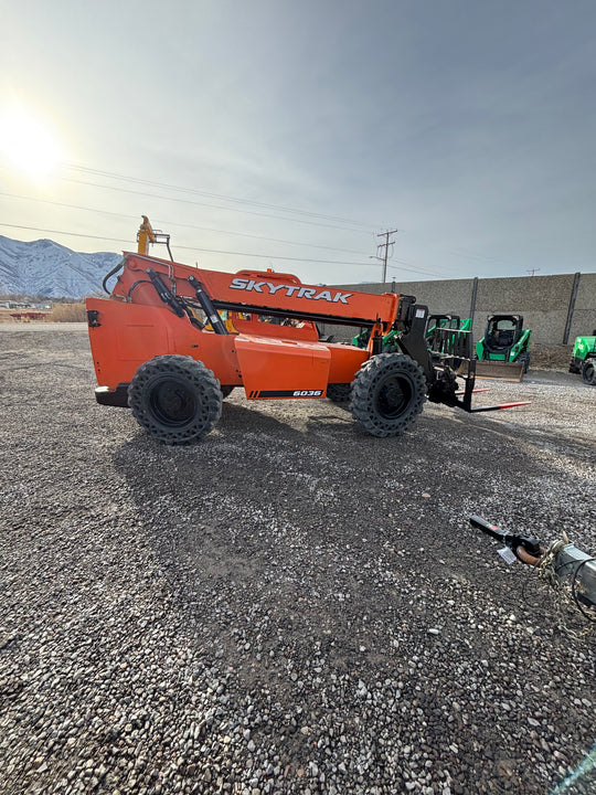 Skytrak 6036 6000 lbs 36 ft Telehandler