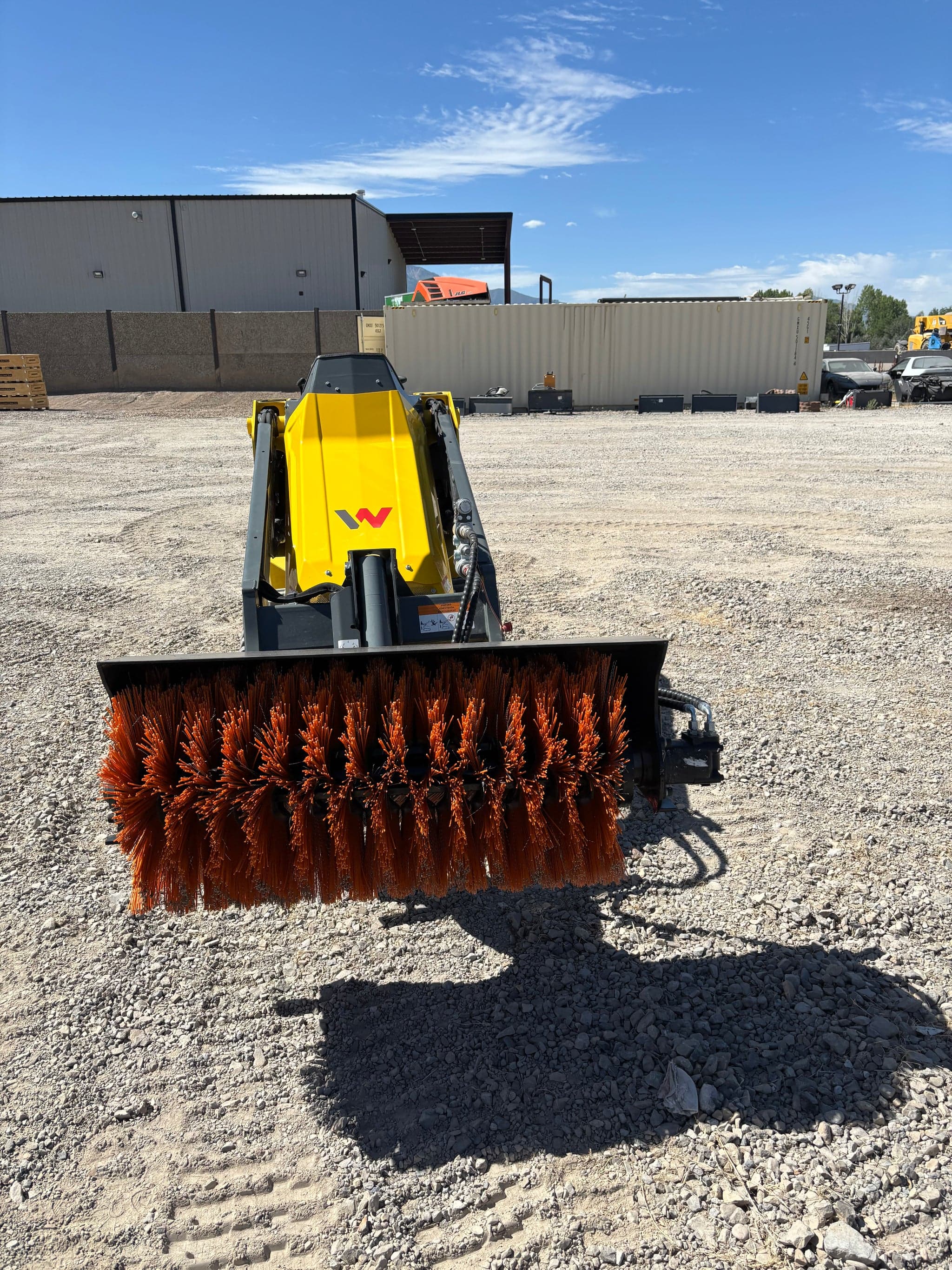 Versi Rentals – 2025 New GIYI GY-QSJ Mini Skid Steer Sweeper Broom – equipment for sale – photo 2