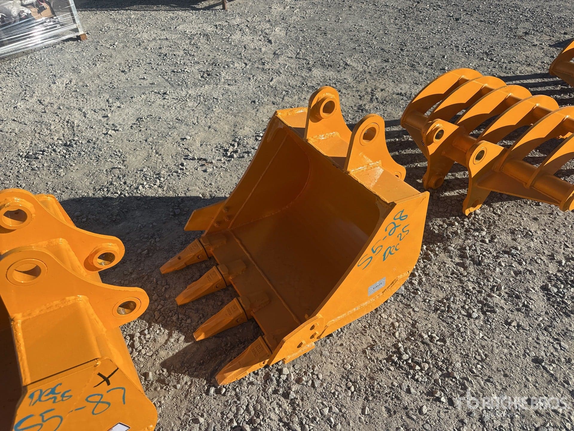 Versi Rentals – New 24" Digging Bucket Fits Cat 305/307 – equipment for sale