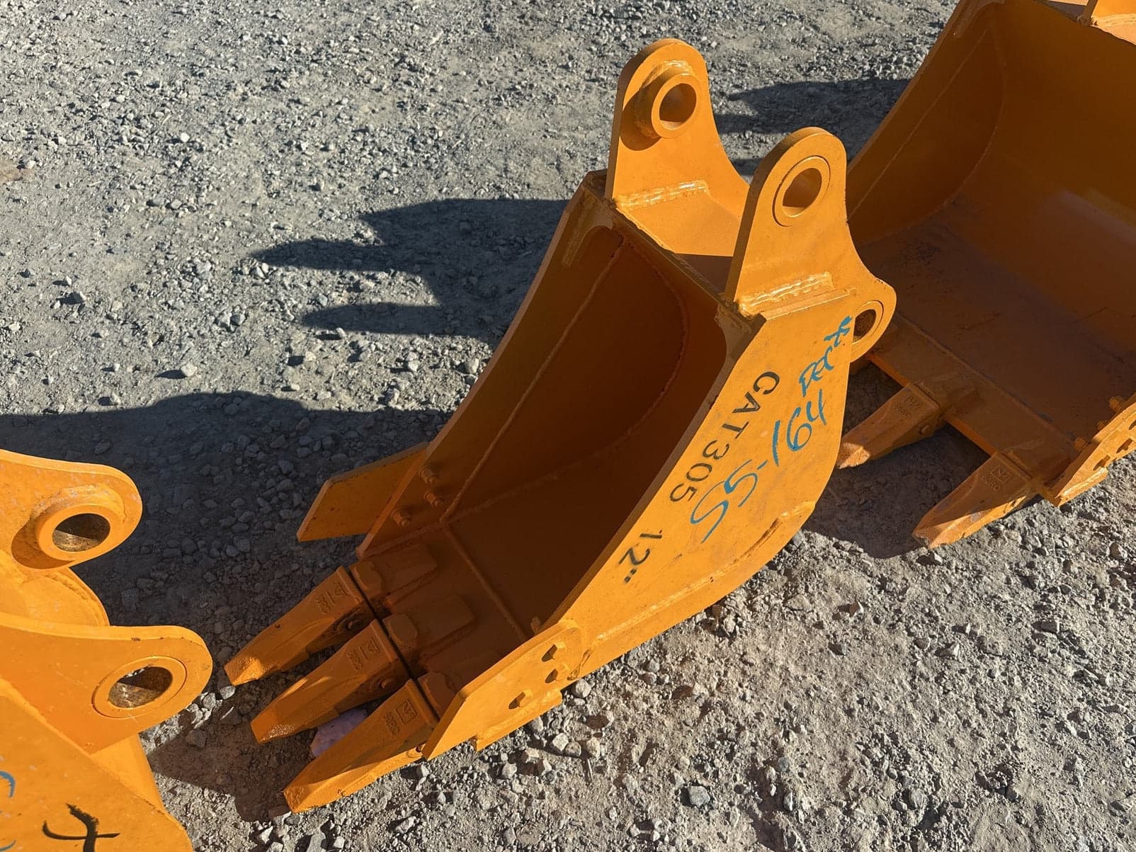 Versi Rentals – New 12" Digging Bucket Fits Cat 305/307 – equipment for sale