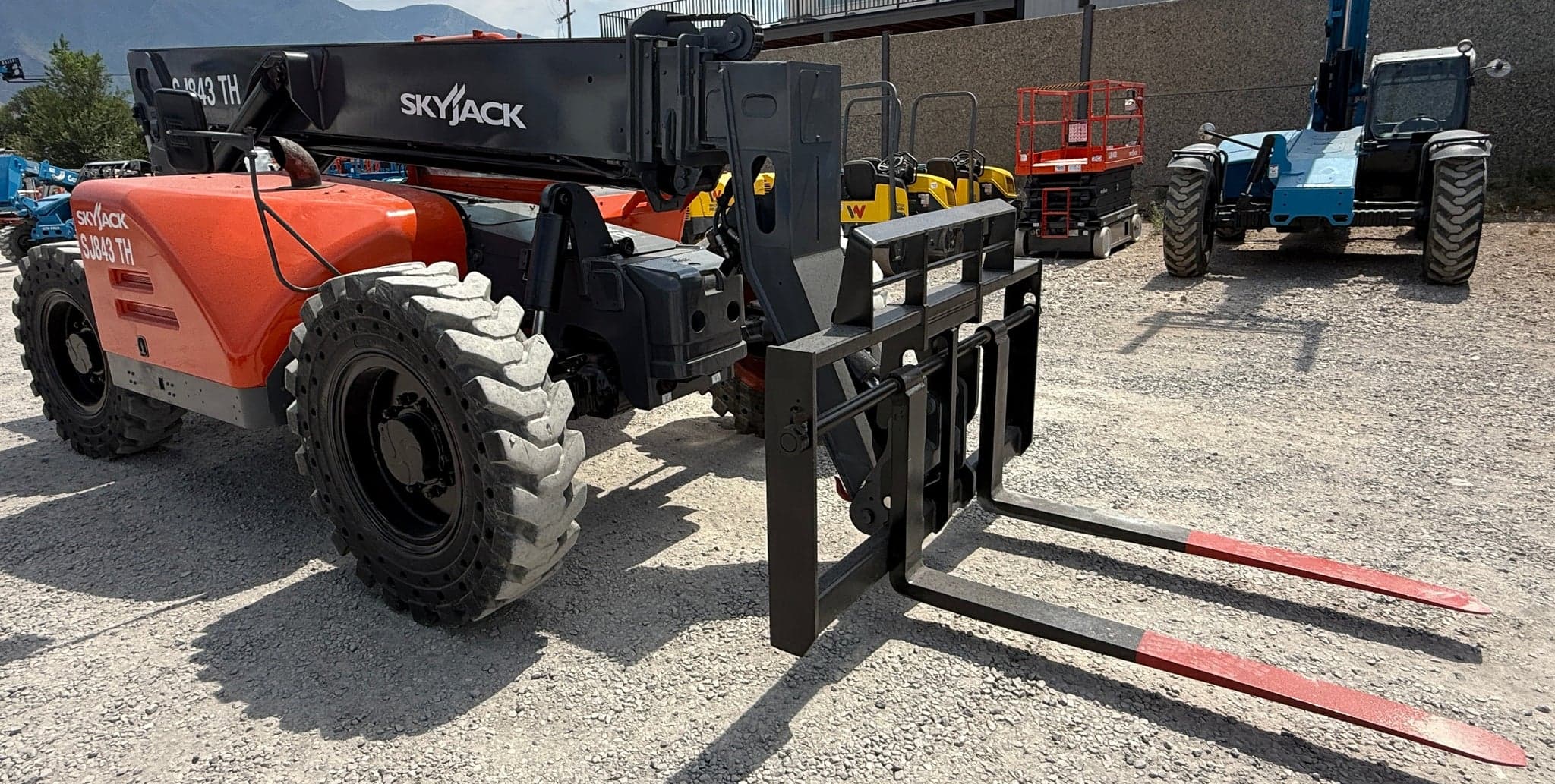 Versi Rentals – 2017 Skyjack SJ 843TH Telehandler/Forklift | 2,354 Hours | 1- Year Warranty – equipment for sale – photo 2