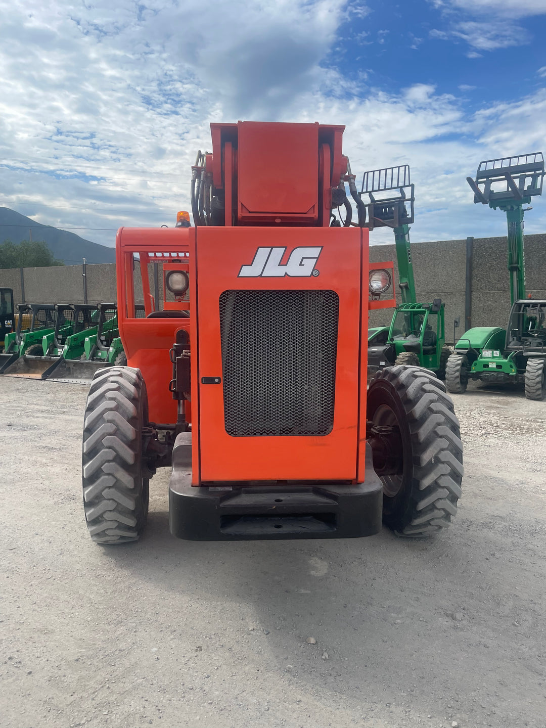 42 ft 2015 Skytrak 8042 Forklift Telehandler -Hrs. 2216- (id 0100)