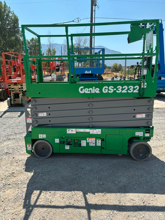 32' 2015 Genie GS-3232 (32') Scissorlifts  (One Year Warranty) (id.0155)