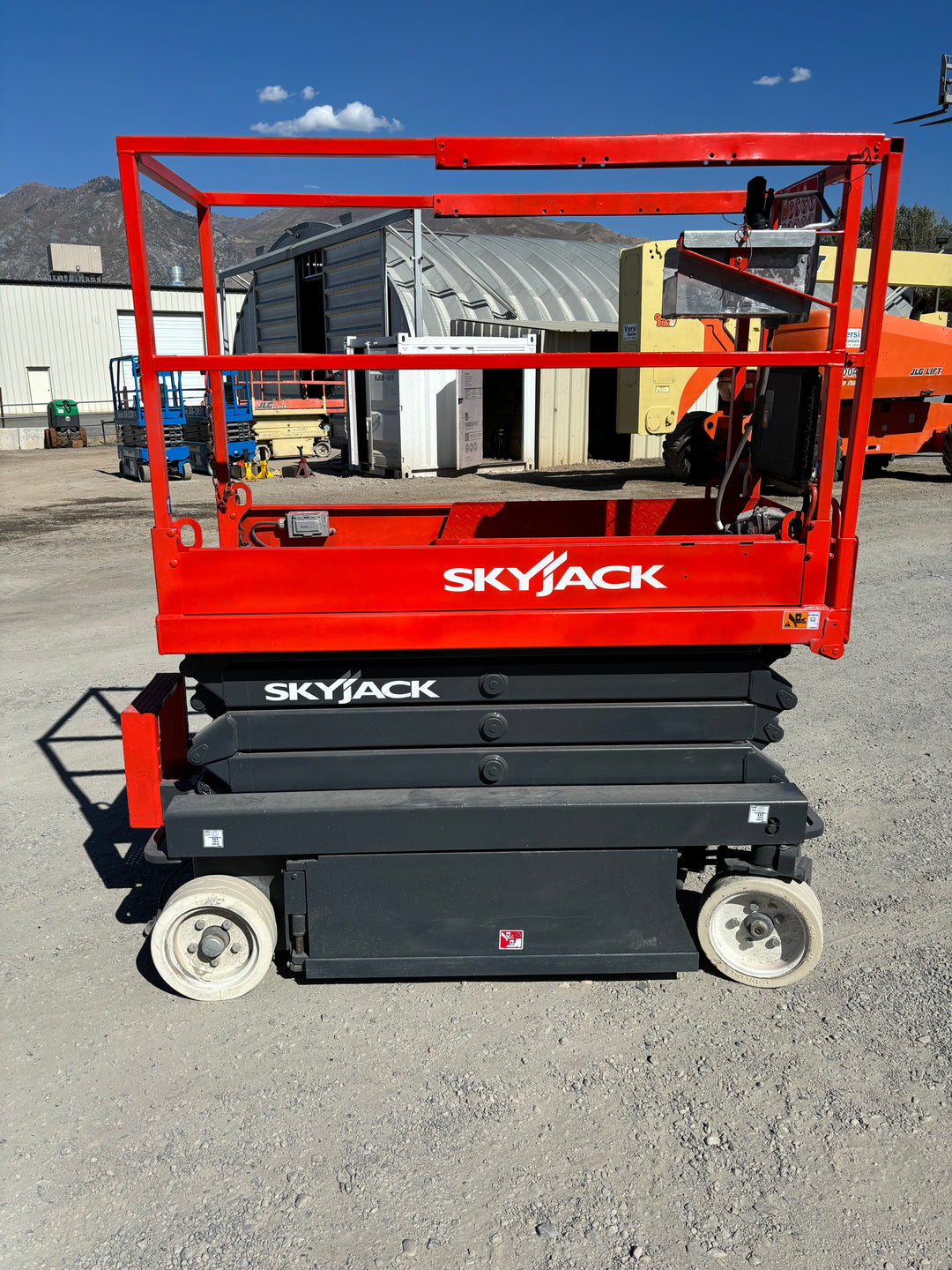 19’ 2012 Skyjack SJIII 3219 Scissorlifts -Two Year Warranty- (id.8001a)