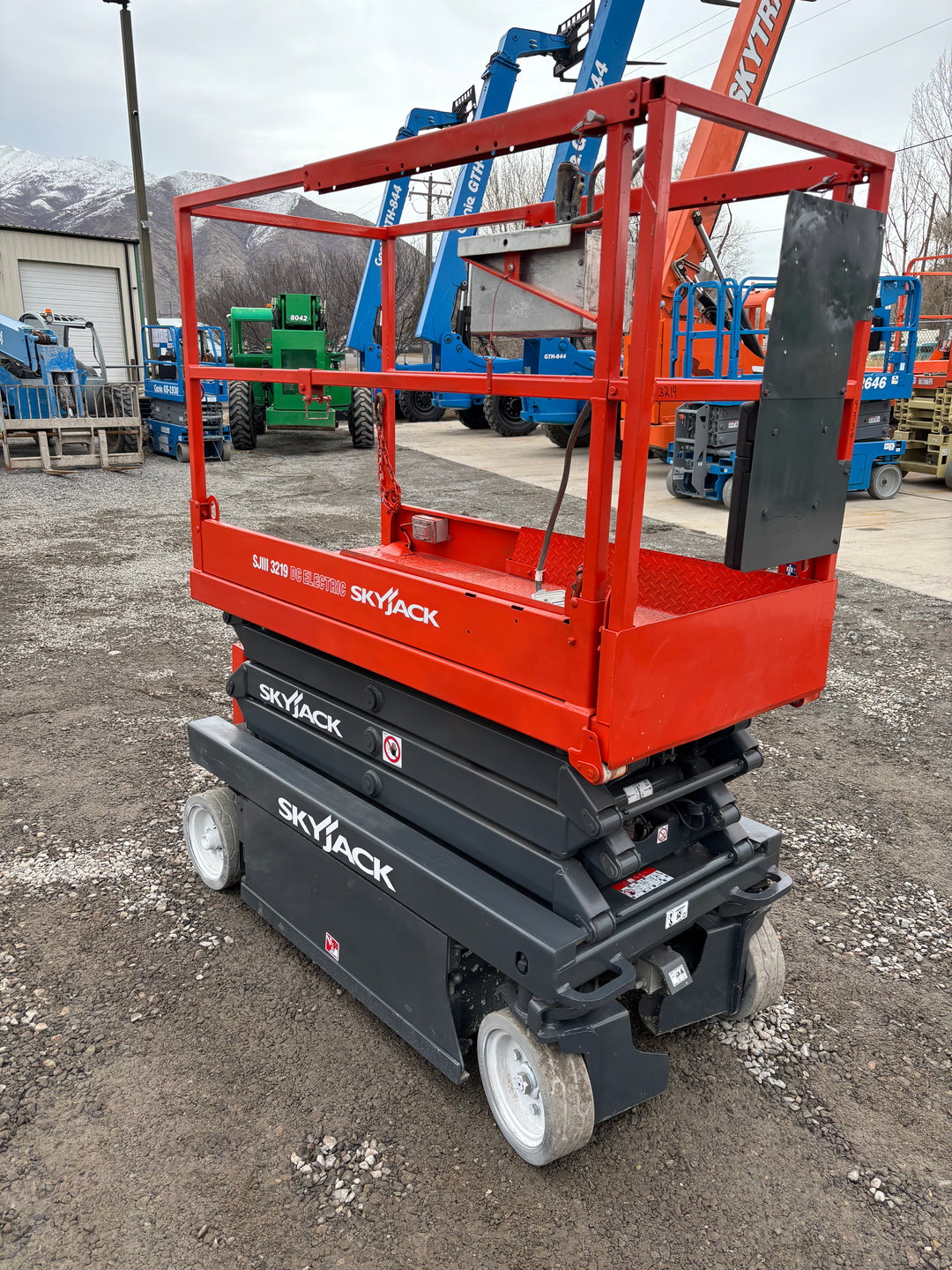 19’ 2017 Skyjack SJIII 3219 Scissorlifts -Two Year Warranty- (id.9339b)