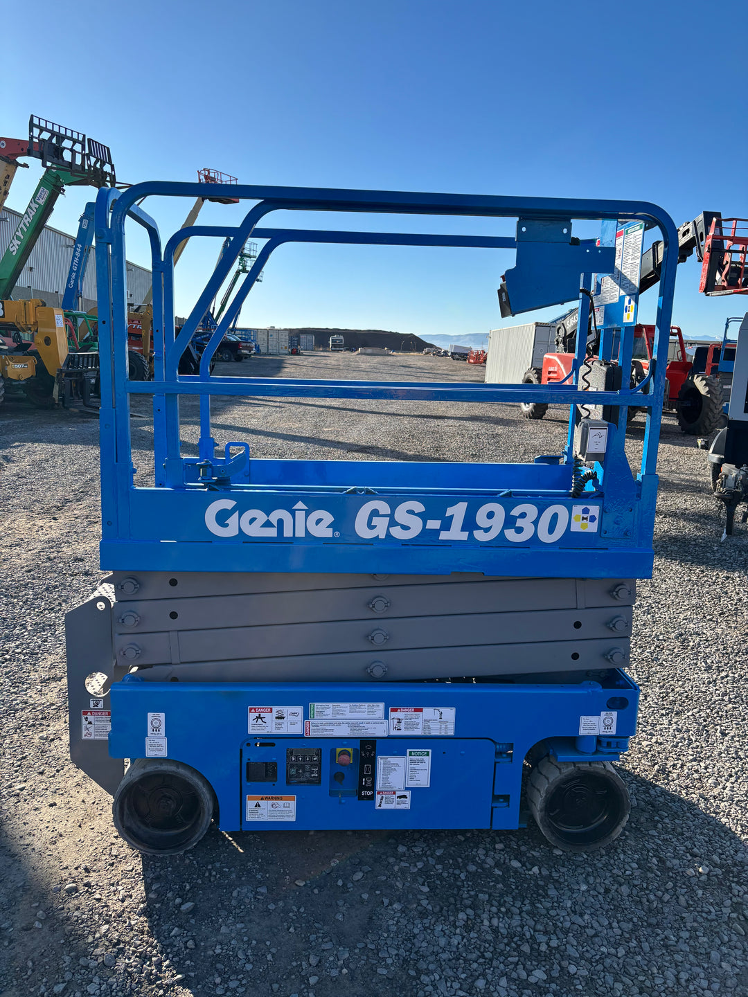 19' 2016 Genie GS-1930 19 ft -2 yr Warranty- Scissorlift (id.4847d)