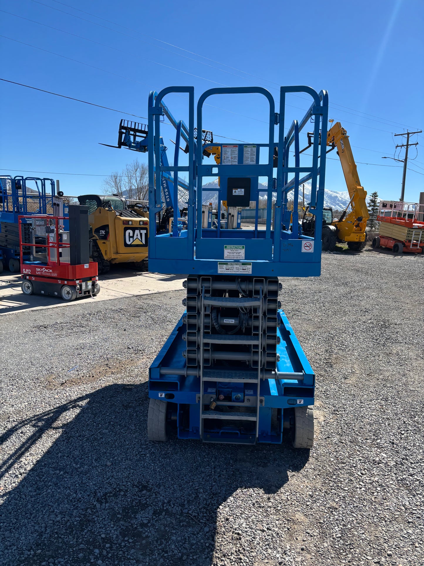 40' 2015 Genie GS 4047 (40') -2 Yr Warranty- Scissor Lift (Id.D596e)