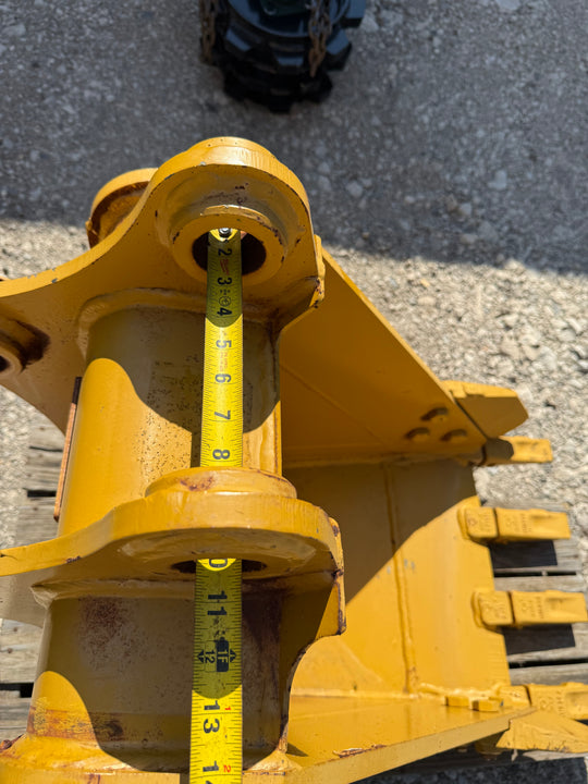 Entek 40 in Digging Cat Excavator Bucket
