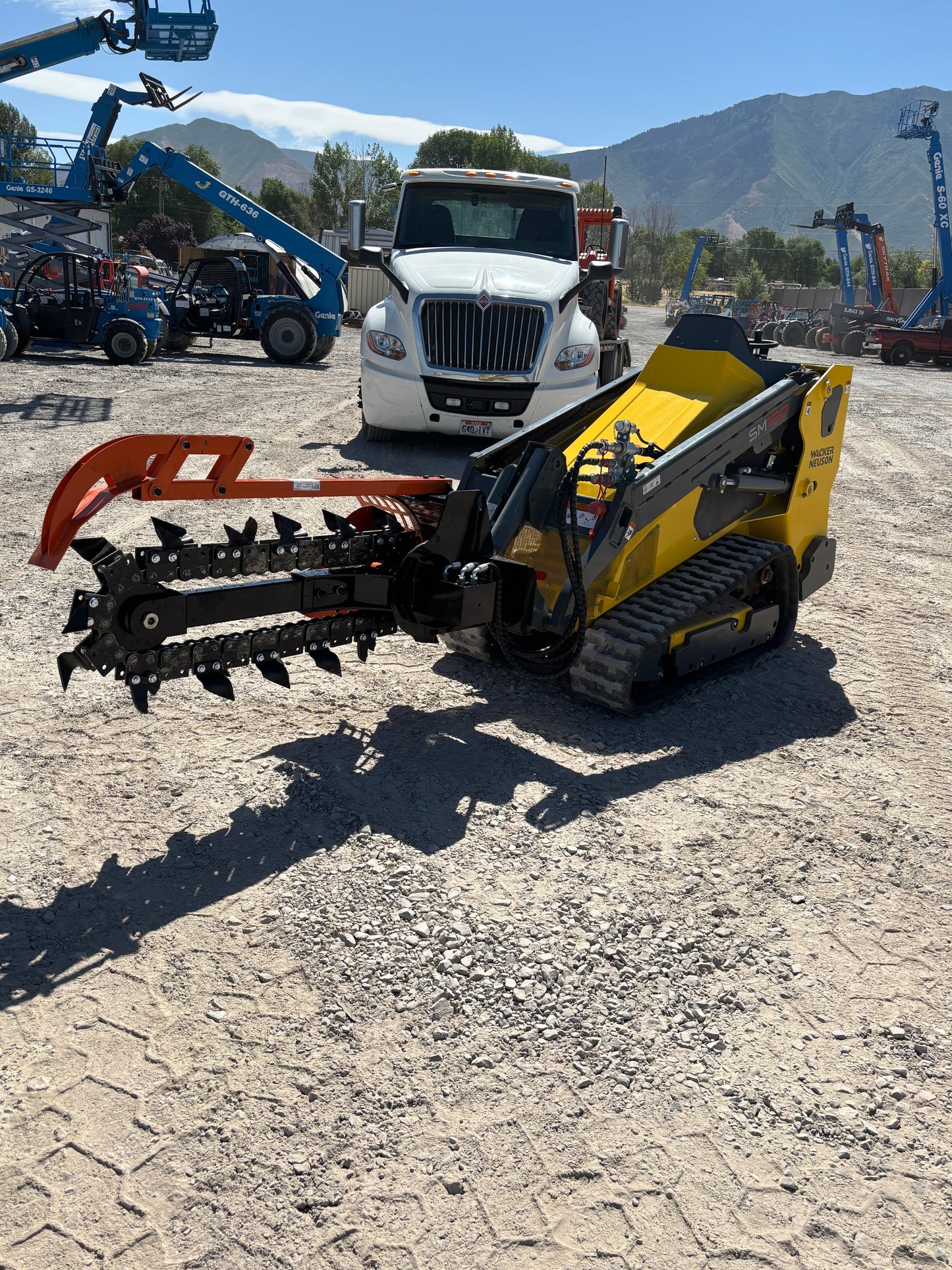 2025 GIYI GY-D380 24 in Mini Skid Steer Trencher