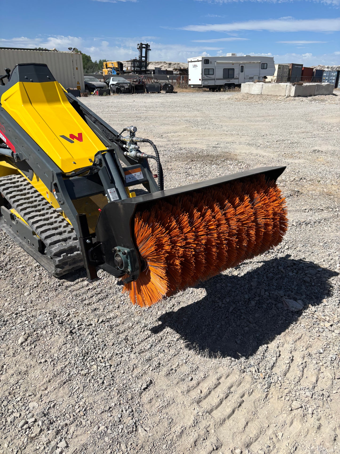 2025 New GIYI GY-QSJ Mini Skid Steer Sweeper Broom