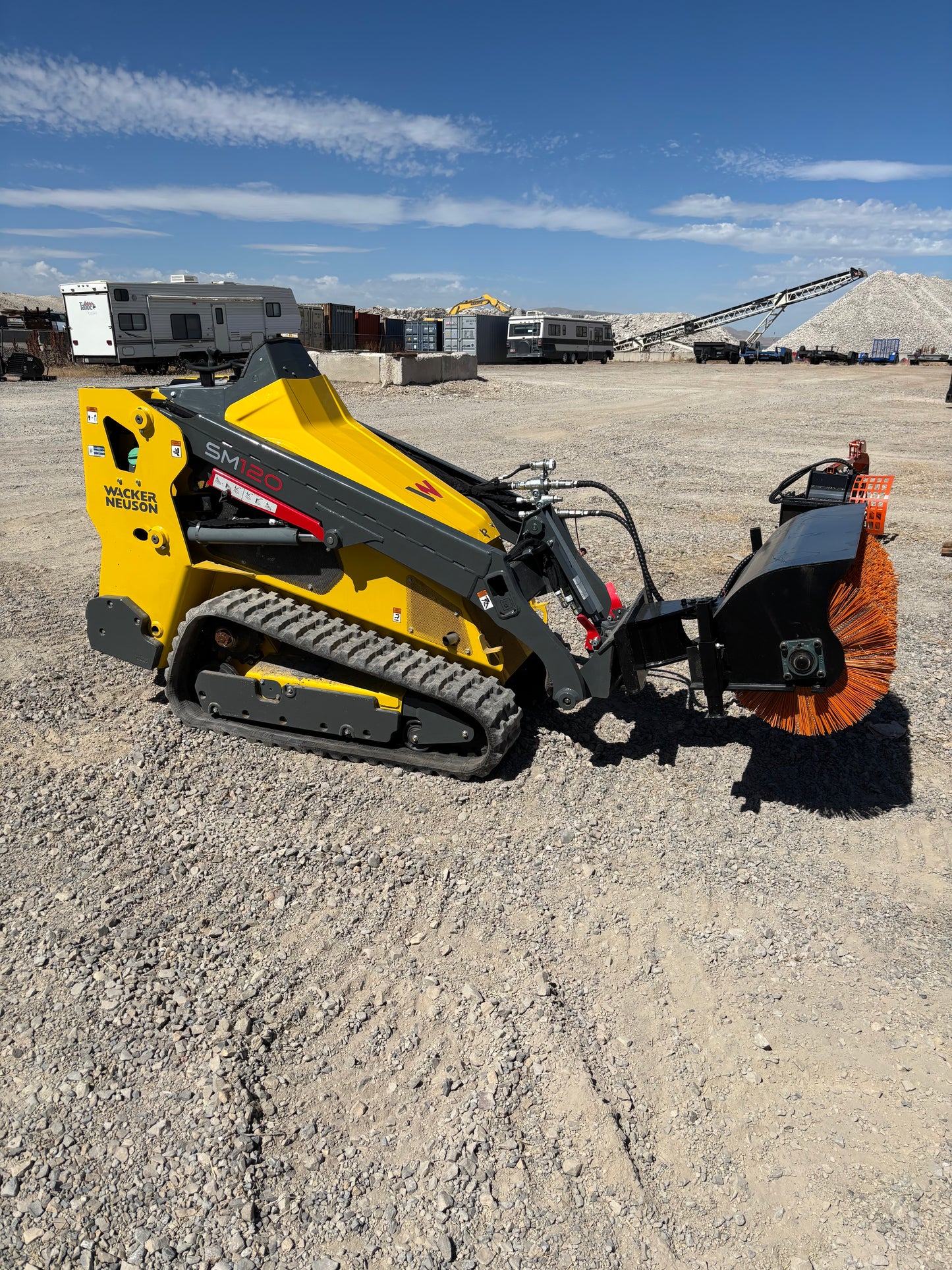 2025 New GIYI GY-QSJ Mini Skid Steer Sweeper Broom