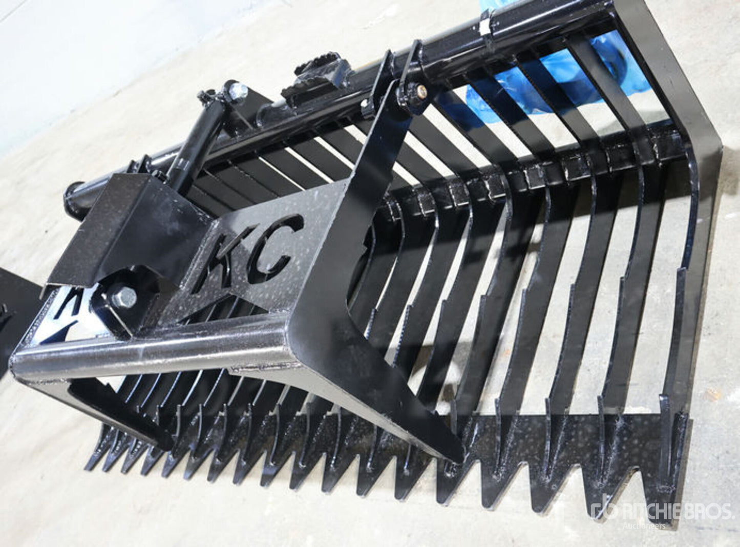 2025 Kit Containers QT-SG-S76-V3 76 in Skeleton Skid Steer Grapple Bucket