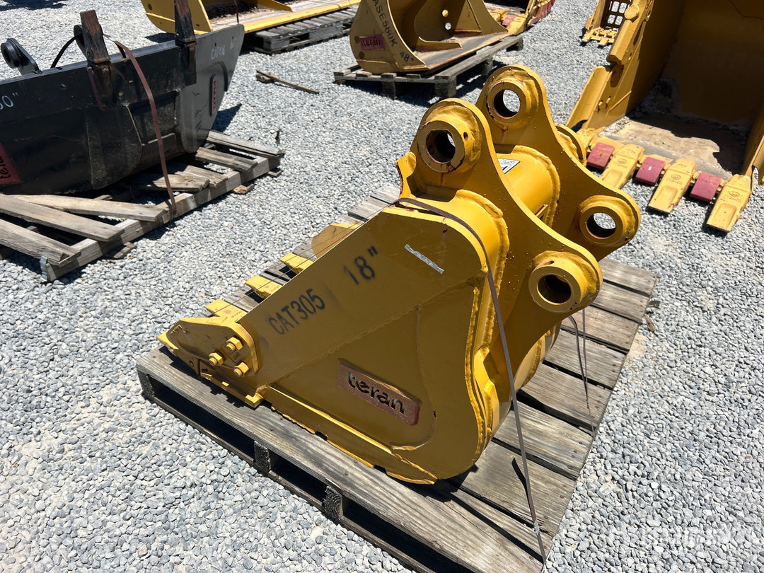 2025 18" Digging Bucket Fits Cat 305/307